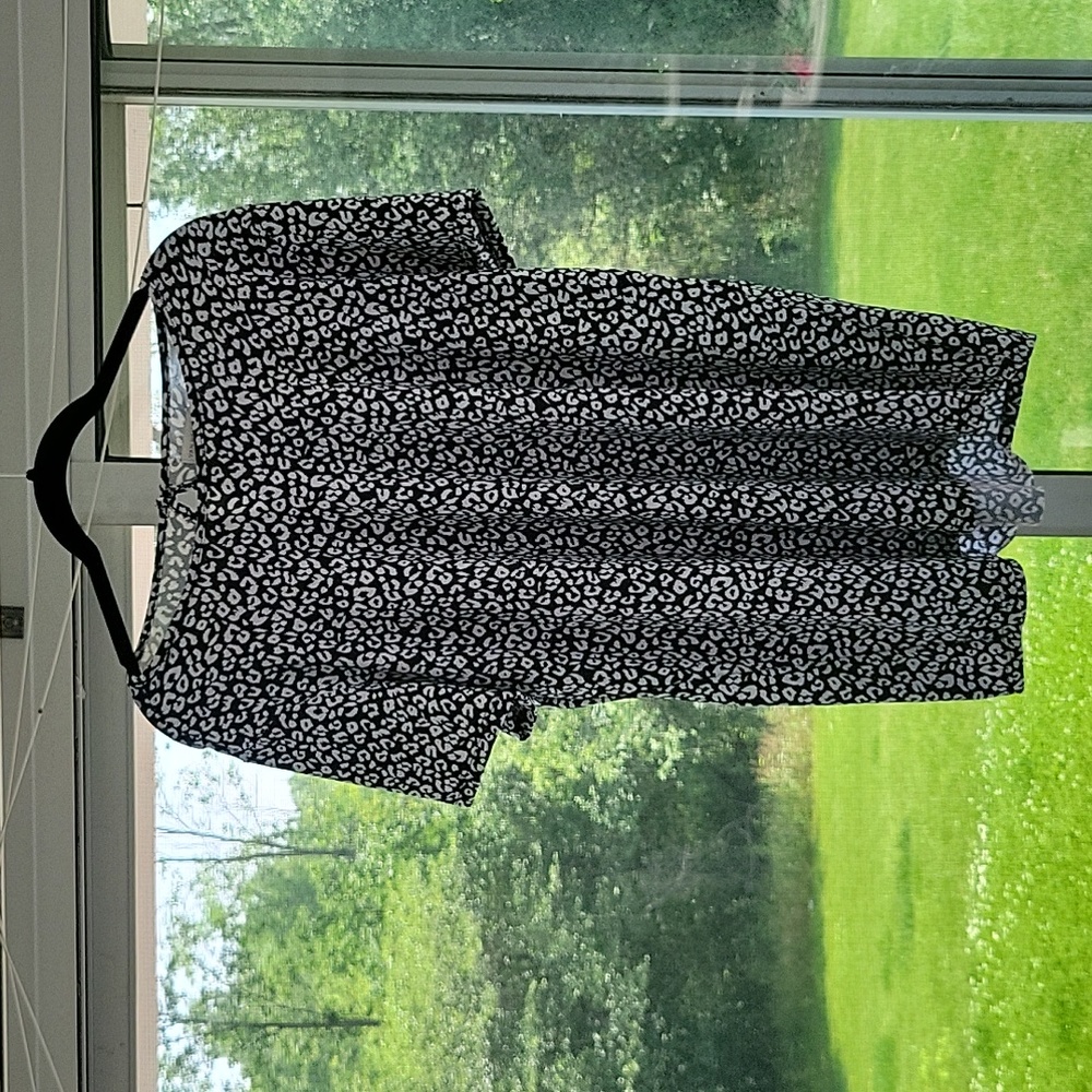 3/$12 Van Heusen black white animal print top